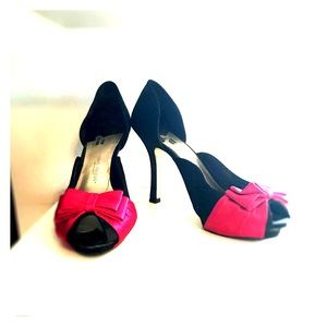 Peep toe silk pumps